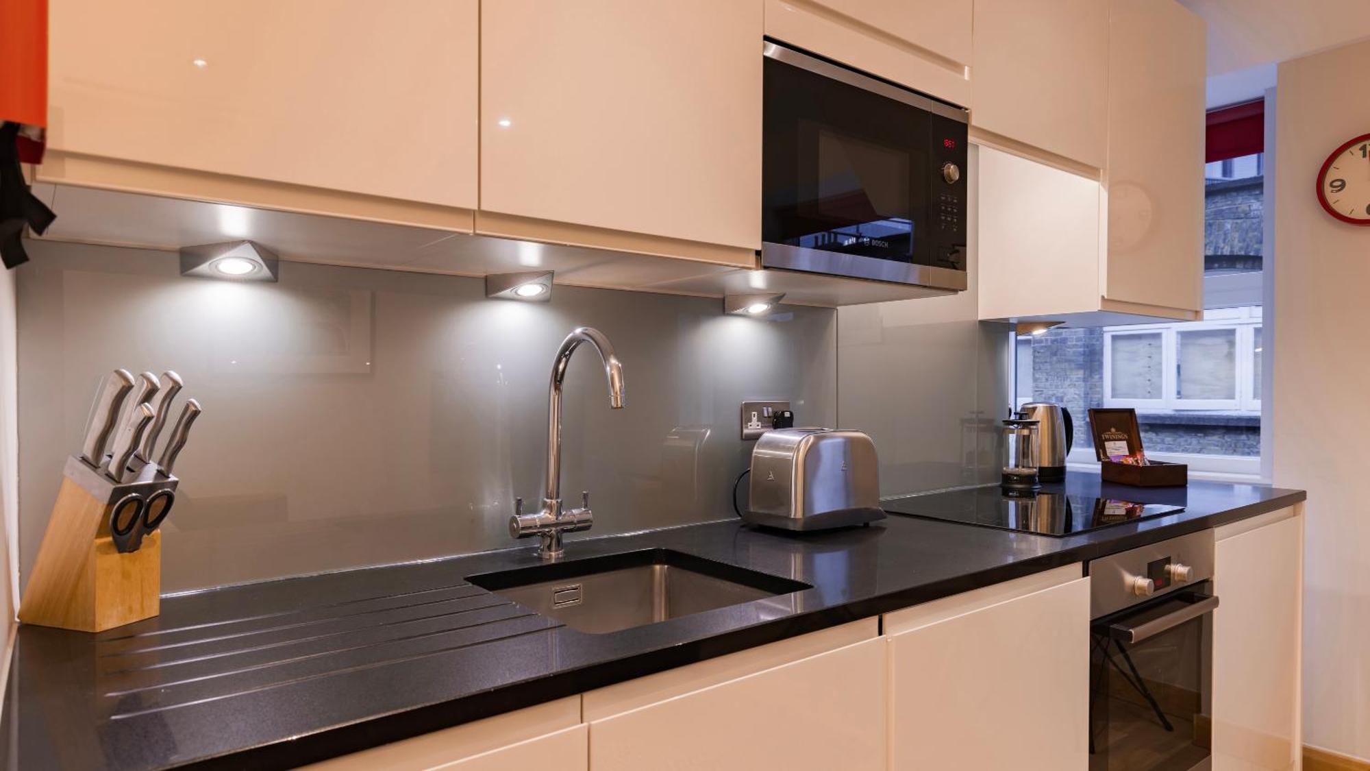 Barbican Serviced By Lovelystay Londra